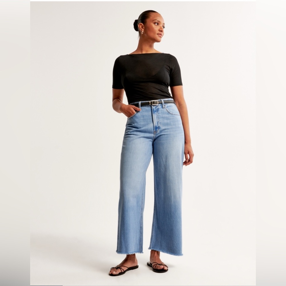 Abercrombie Curve Love high rise cropped wide leg jeans